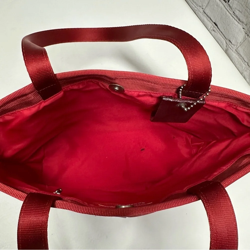 Harveys seatbelt Red Checkered Tote Bag